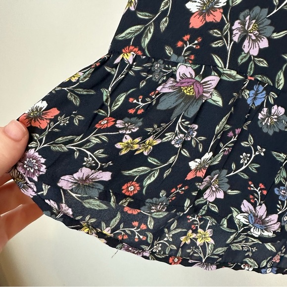 Loft | Floral Long Sleeve Ruffle Hem Blouse Size Small Women's - Picture 4 of 6